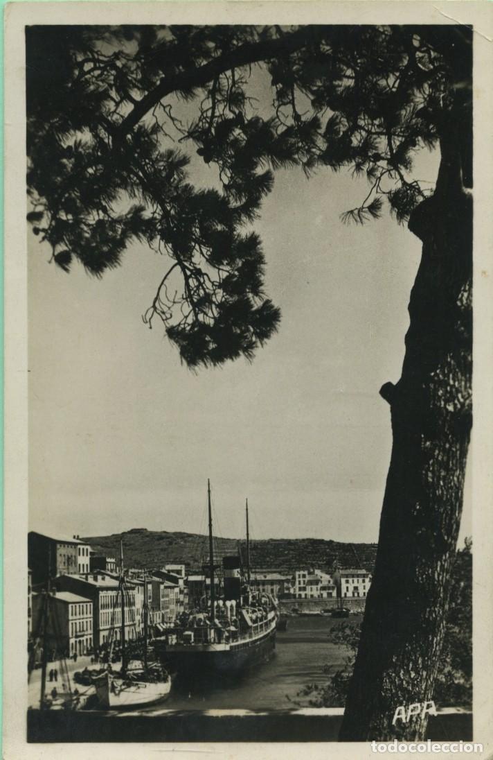 Postales: N&ordm; 14-PORT-VENDRES. France. Courrier &agrave; quai. Sin circular. ED. LES CARTES APA-POUX