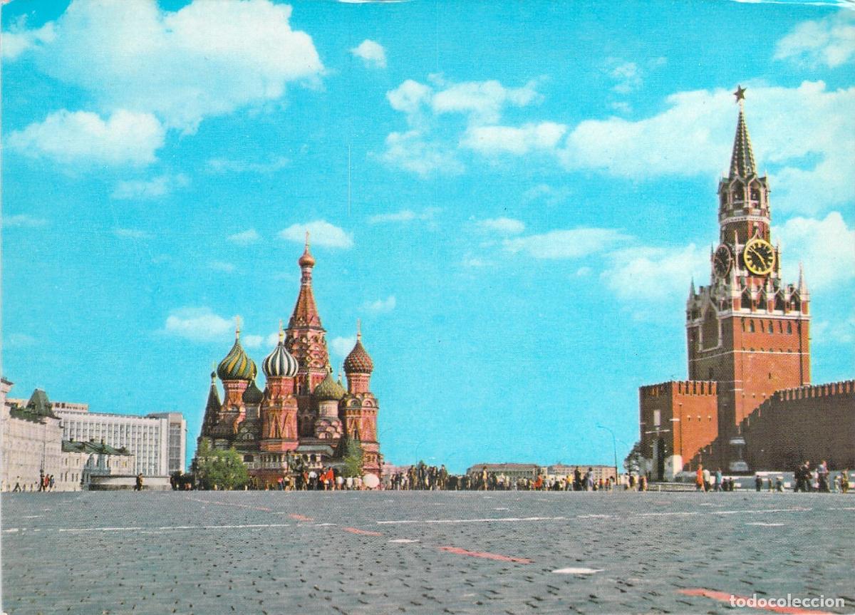 Postales: Postal de Mosc&uacute; con la Plaza Roja y la Catedral de San Basilio