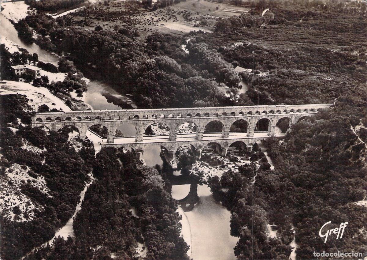 Postales: Postal de la vista a&eacute;rea del Pont du Gard en Francia