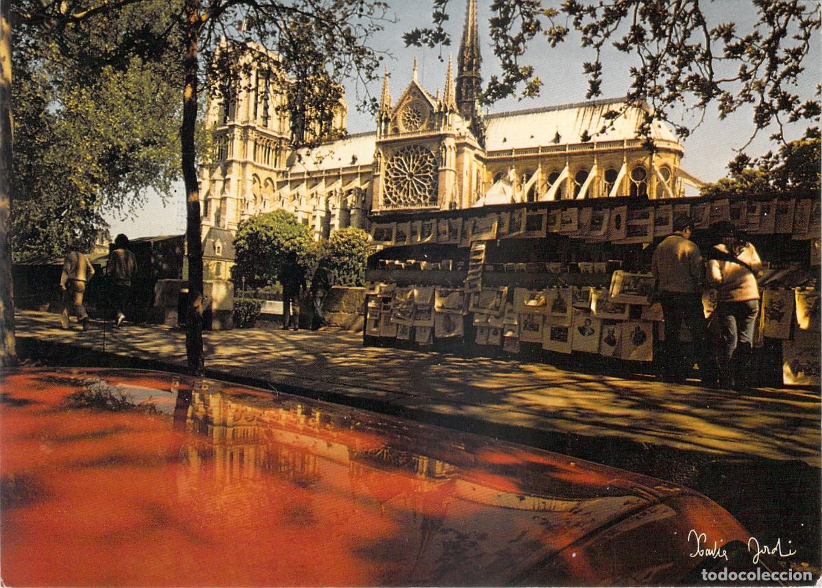 Postcards: Postal de la Catedral de Notre-Dame y Libreros en Par&iacute;s
