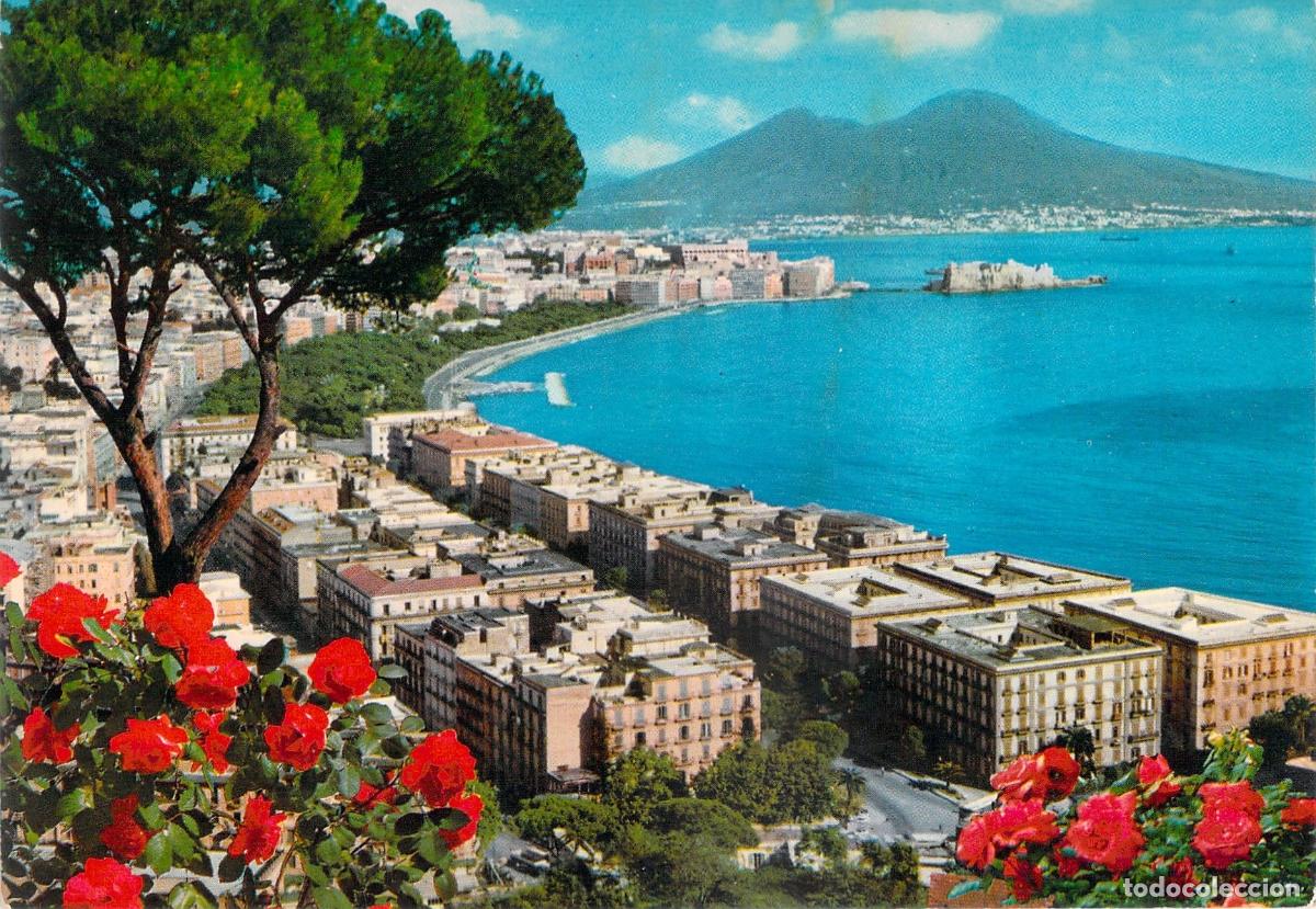 Postcards: Postal de N&aacute;poles con Vista Panor&aacute;mica y el Volc&aacute;n Vesubio