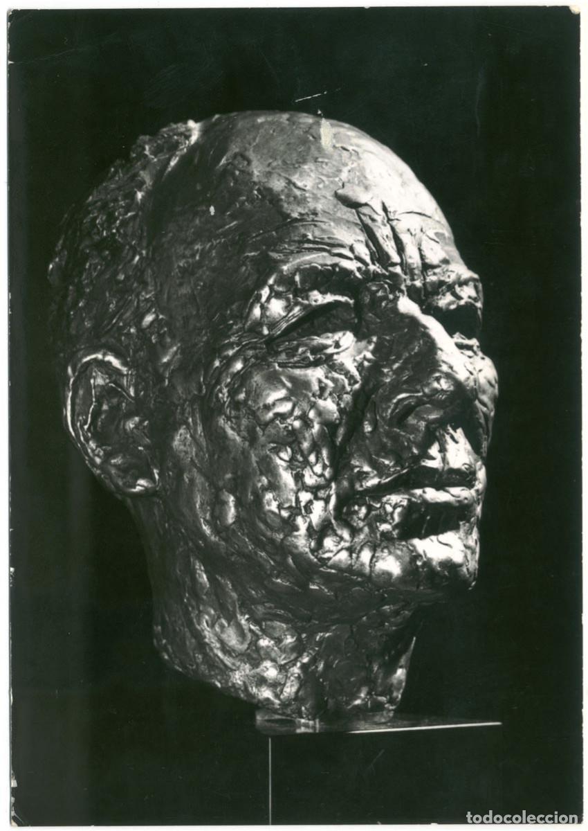 Postales: John Gielgud_Royal Shakespeare Theatre. Bronze by David Wynne