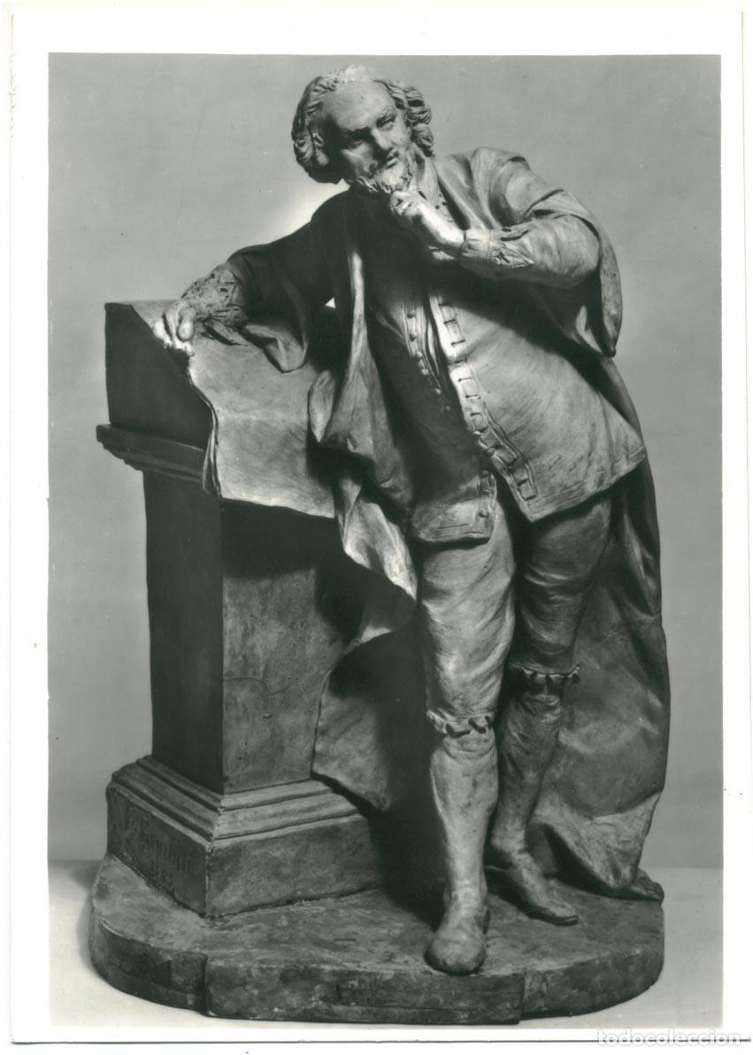 Postales: William Shakespeare, by Louis Fran&ccedil;ois Roubilliac (Victoria and Albert Museum)_Crown