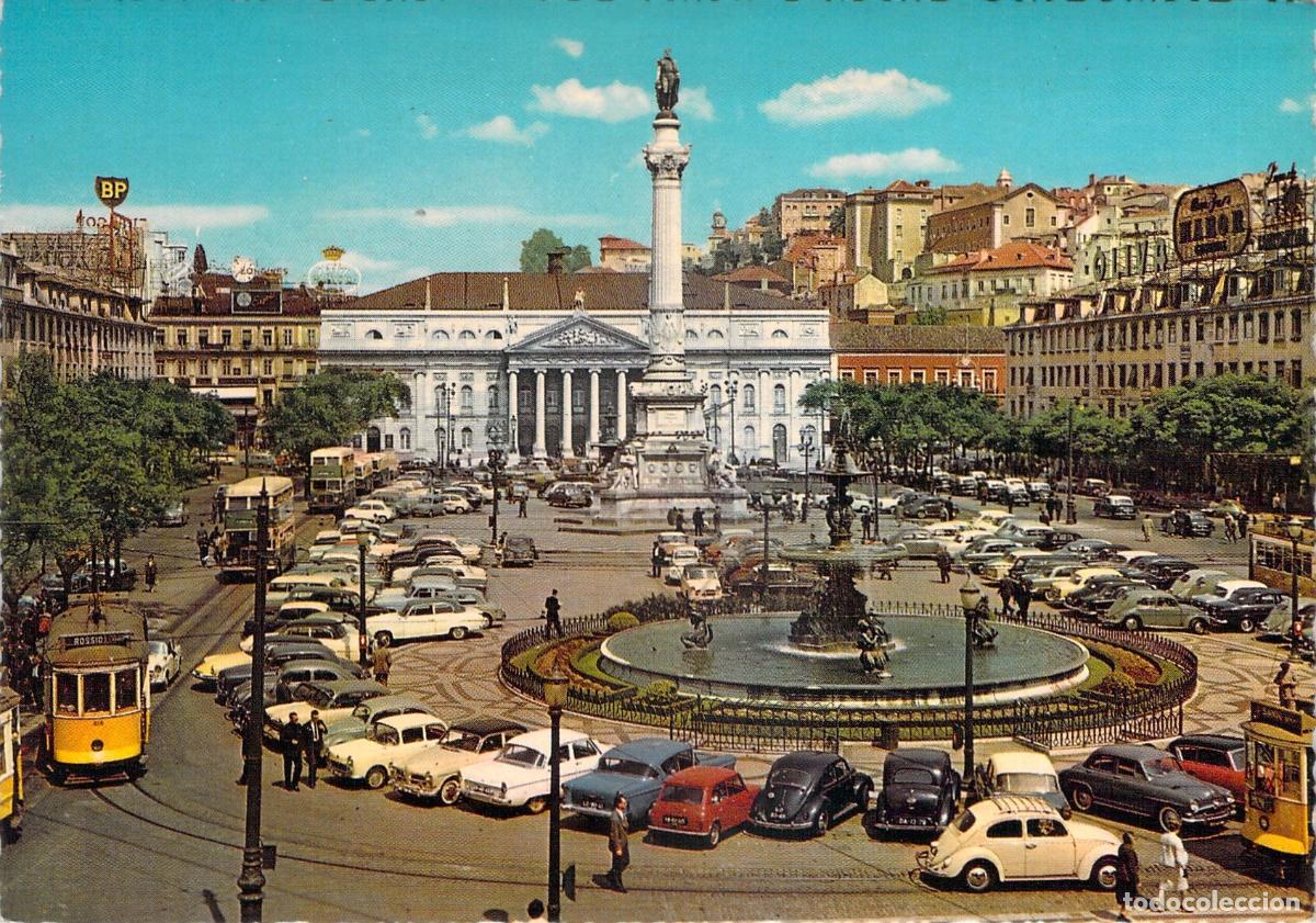 Postales: Postal de la Plaza de Rossio en Lisboa con Tranv&iacute;a y Coches Cl&aacute;sicos