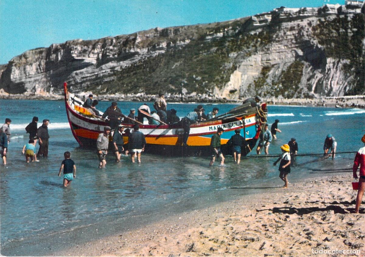 Cartes Postales: Postal Regreso de la Pesca con Barco Tradicional en Nazar&eacute; Portugal