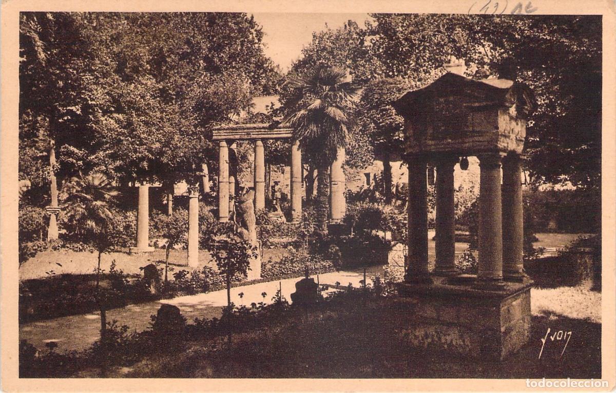 Postales: Postal de Angers: Jard&iacute;n y Viejo Pozo del Museo Saint-Jean