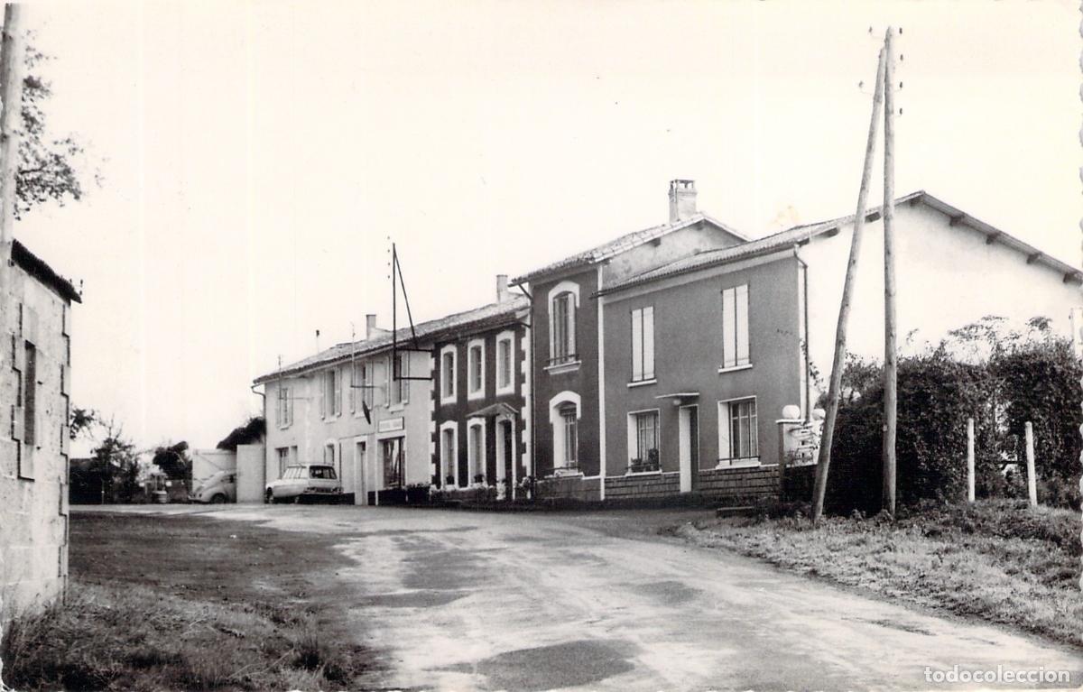 Postales: Postal de Vouh&eacute;, Deux-S&egrave;vres - Vista de la Calle Principal