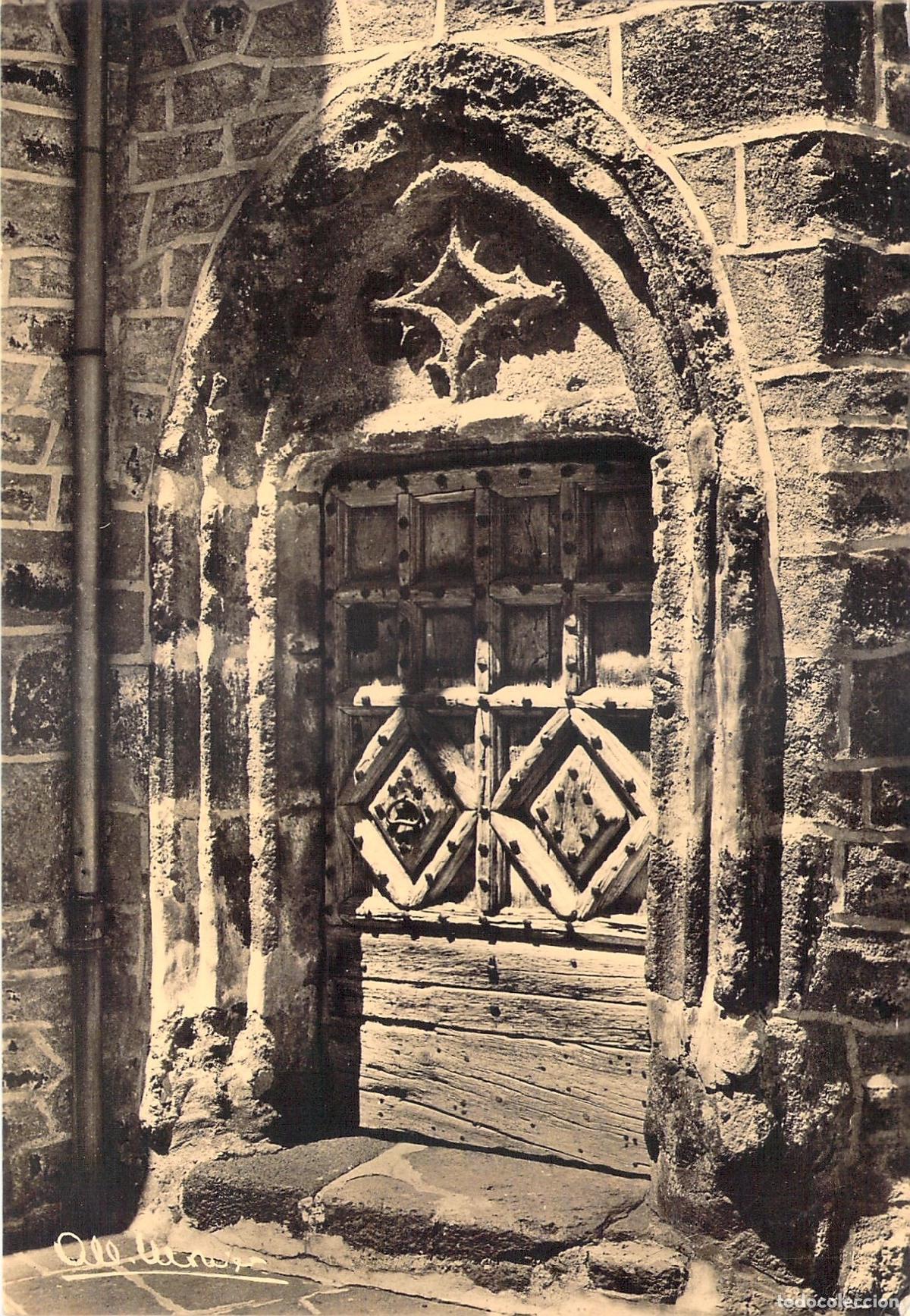 Postcards: Postal de Salers Cantal Puerta de la Casa Lacombes Francia