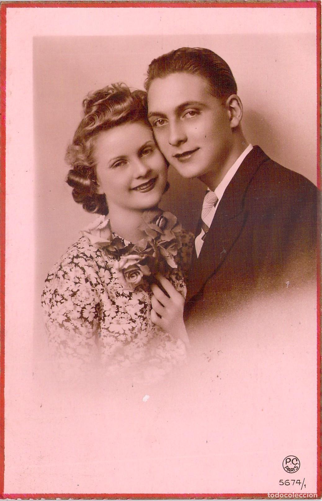Cartes Postales: Postal de Retrato Fotogr&aacute;fico de Pareja Rom&aacute;ntica P.C. Paris