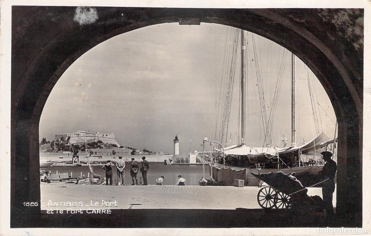 Cartoline: Postal de Antibes: Vista del Puerto y Fort Carr&eacute; a trav&eacute;s del Arco