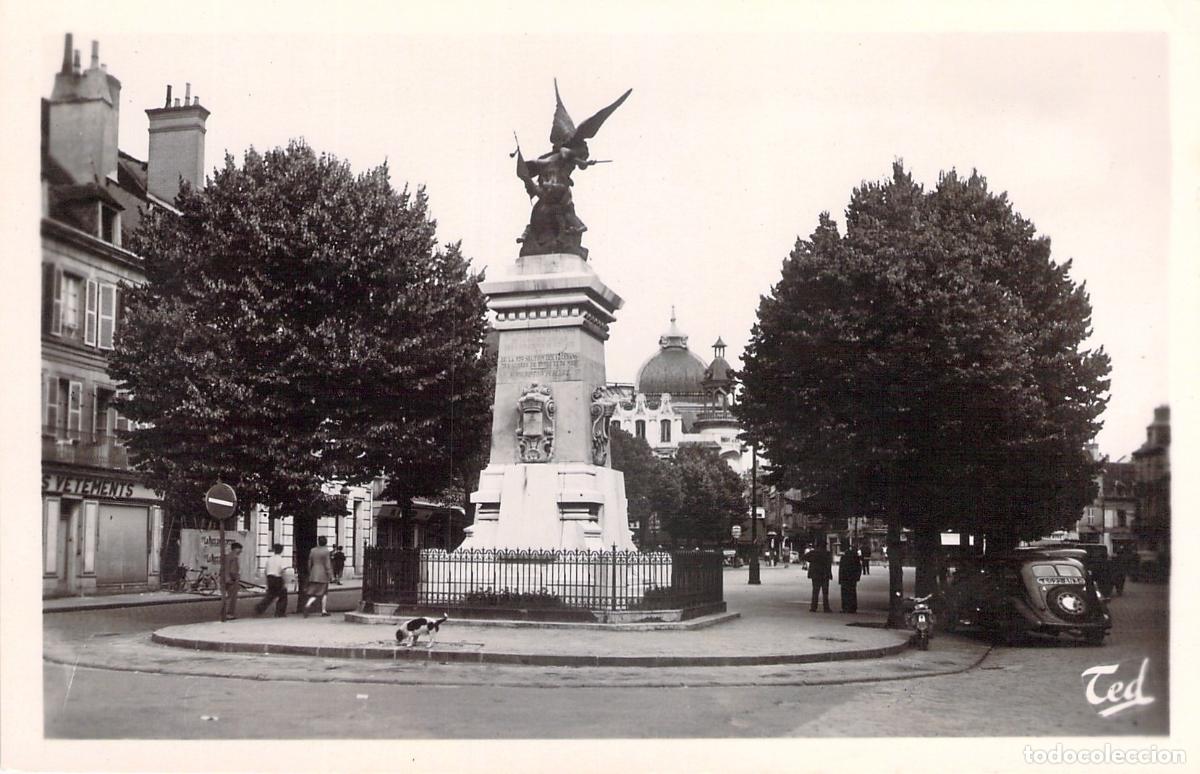 Cartoline: Postal de la Place d'Allier en Moulins, Francia con Monumento