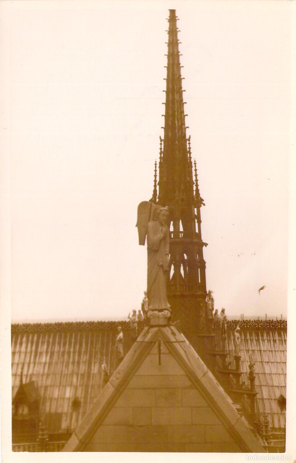 Postales: Postal de la Aguja y Estatua de &Aacute;ngel de la Catedral de Notre-Dame de Par&iacute;s