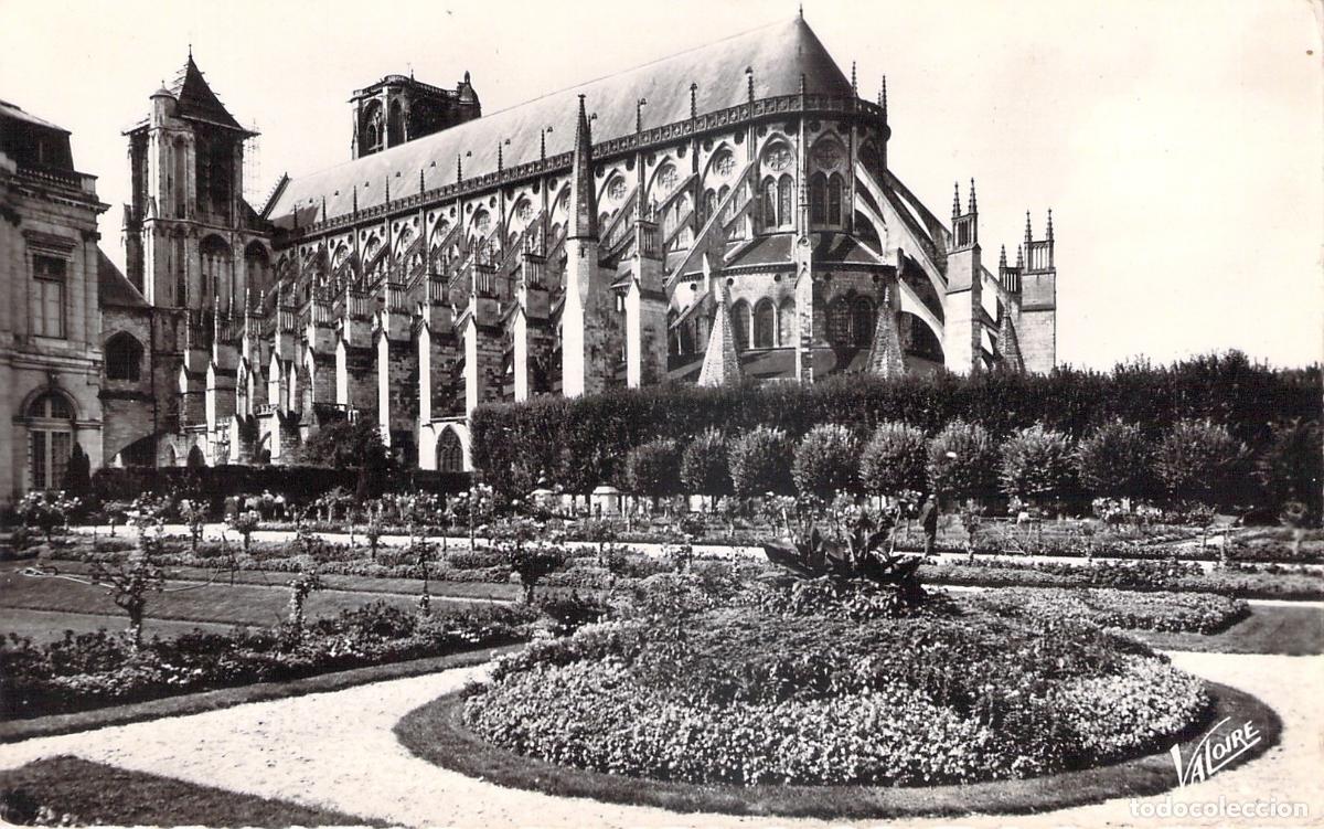 Postales: Postal de Bourges, Jardines del Ayuntamiento y Catedral de Saint-Etienne