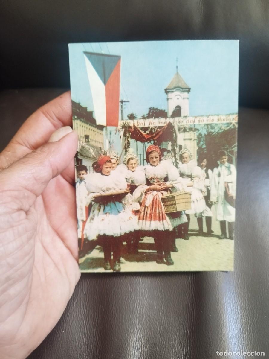 Postales: Tarjeta postal, Str&aacute;žnice&rdquo; en la Rep&uacute;blica Checa. Mujeres vestidas regional.