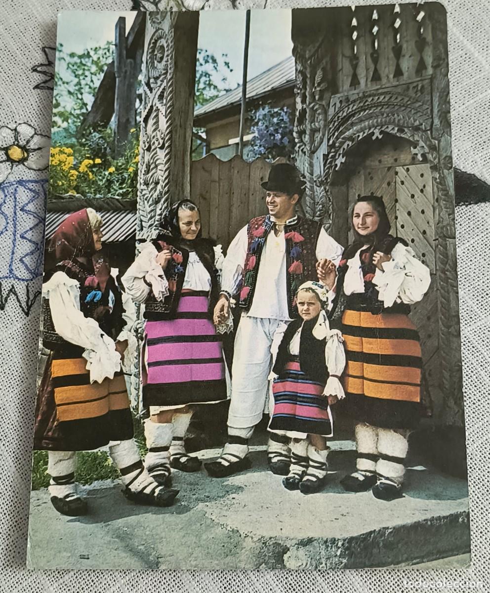 Postales: POSTAL | FAMILIA RUMANA CON TRAJES T&Iacute;PICOS
