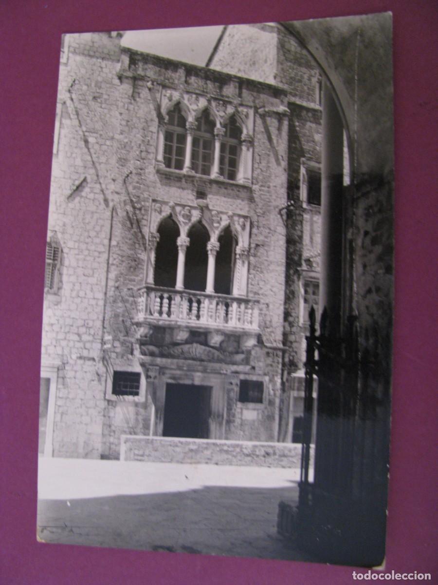 Postales: POSTAL DE YUGOSLAVIA, CROACIA. TROGIR. PALACIO CIPIKO. CIRCULADA