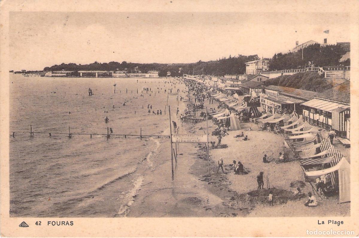 Postcards: Postal de la Playa de Fouras con Ba&ntilde;istas y Casetas