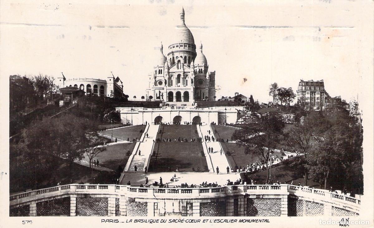 Postales: Postal de la Bas&iacute;lica del Sacr&eacute;-C&oelig;ur y Escalera Monumental en Par&iacute;s