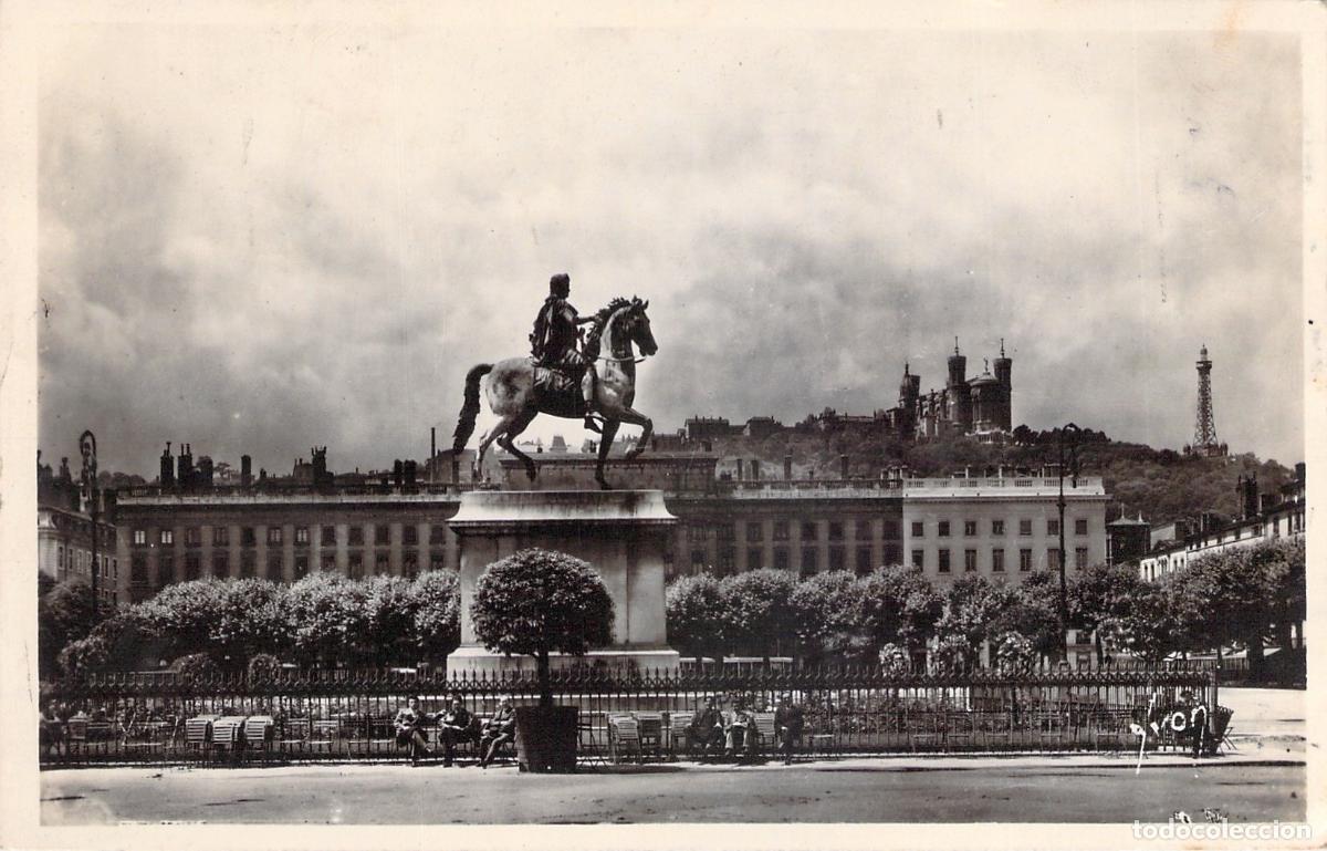 Postales: Postal de Lyon, Plaza Bellecour y Colina de Fourvi&egrave;re, Francia