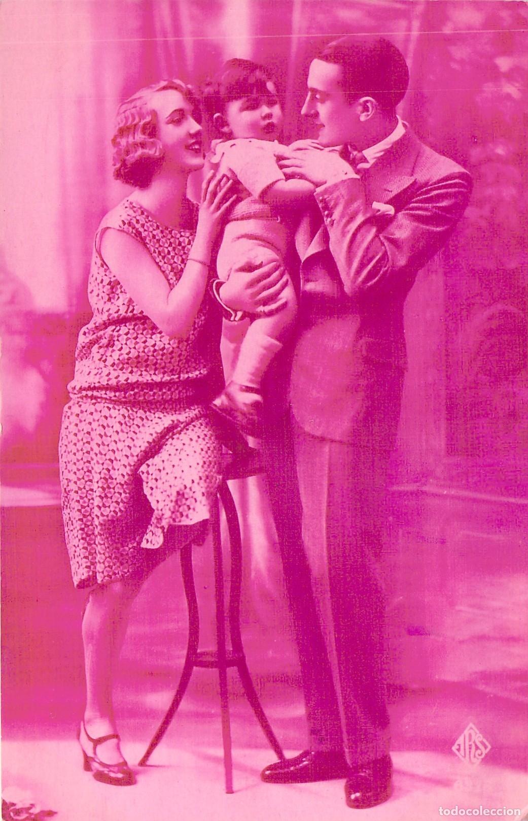 Postales: Postal de Retrato Familiar con Elegante Tintado Rosa