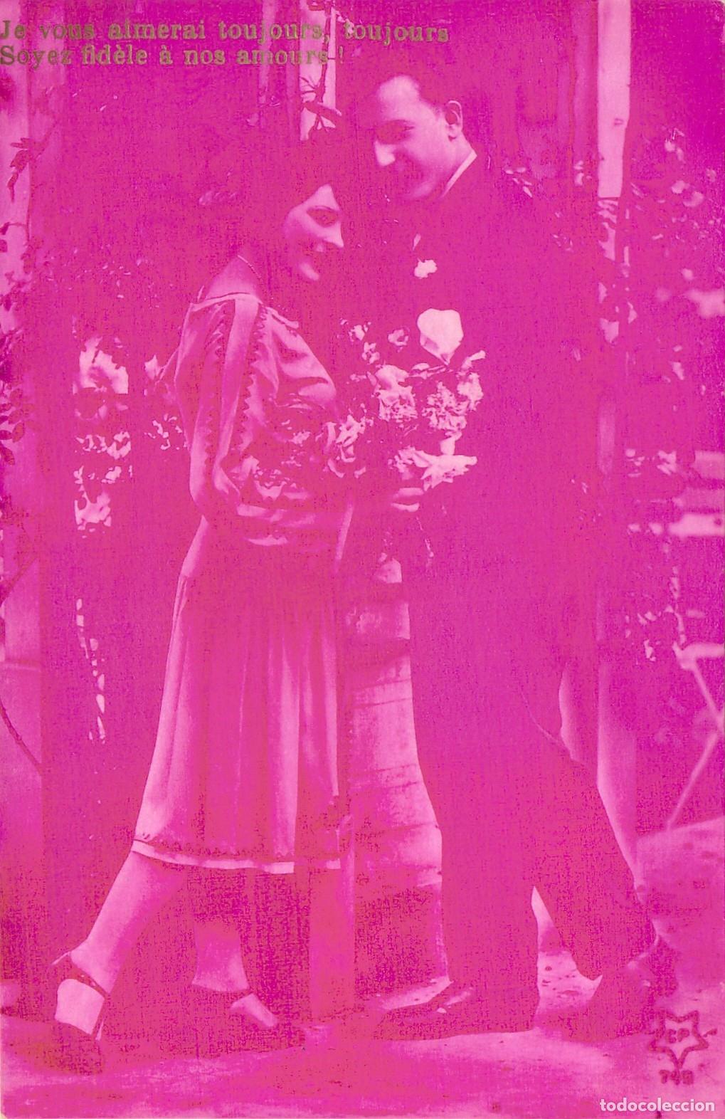 Postales: Postal Rom&aacute;ntica de Pareja Enamorada en Tono Magenta