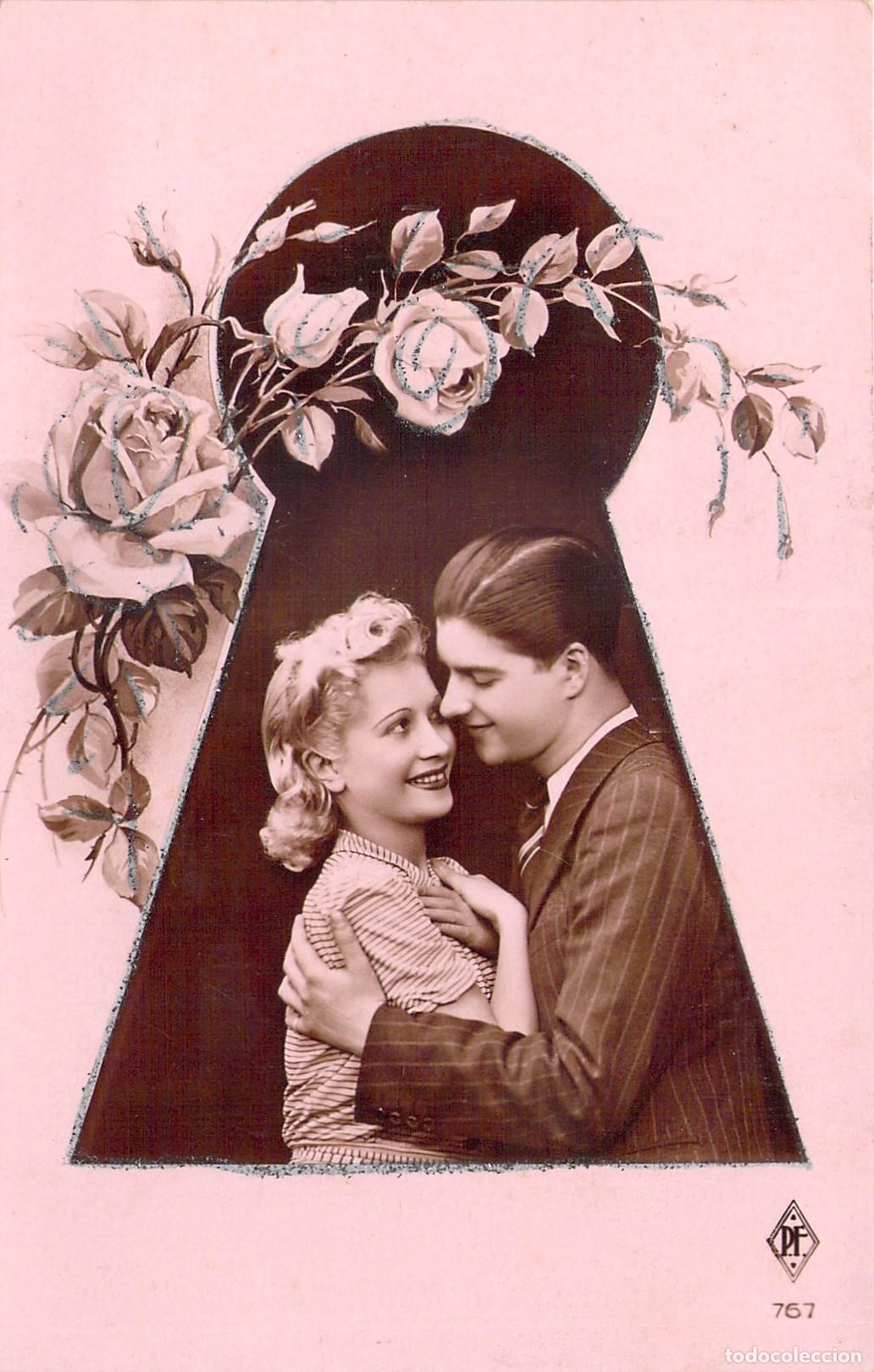 Postales: Postal Rom&aacute;ntica Francesa de Pareja en Ojo de Cerradura con Rosas