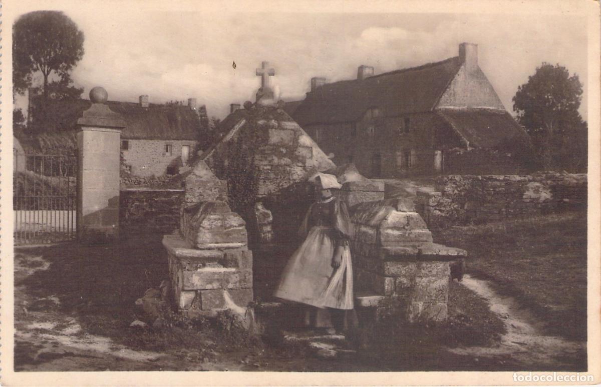 Postales: Postal de Saint-Av&eacute; con la vieja fuente y traje t&iacute;pico