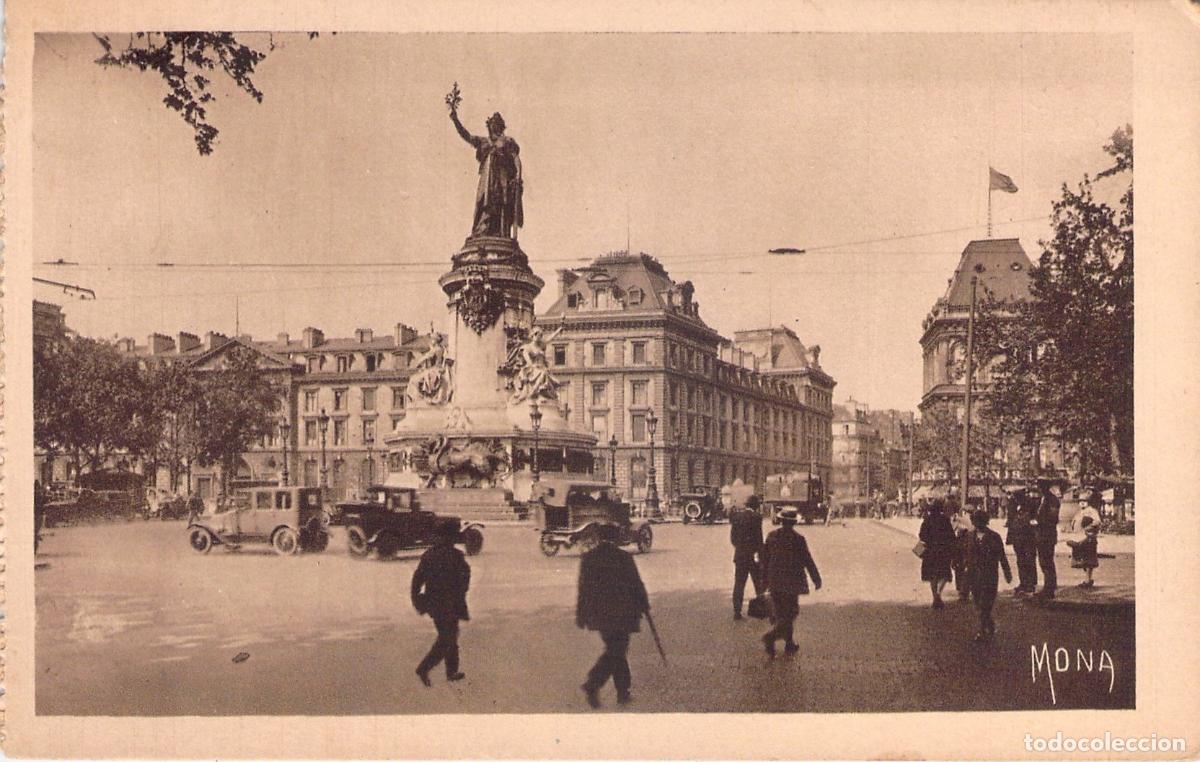 Cartes Postales: Postal de la Place de la R&eacute;publique en Par&iacute;s con Monumento de Morice