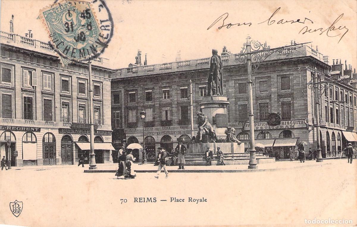 Postales: Postal de la Place Royale en Reims, Francia con Monumento y Edificios
