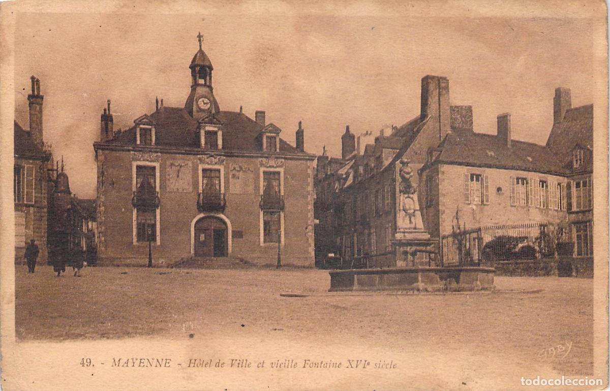 Postales: Postal de Mayenne: H&ocirc;tel de Ville y Antigua Fuente