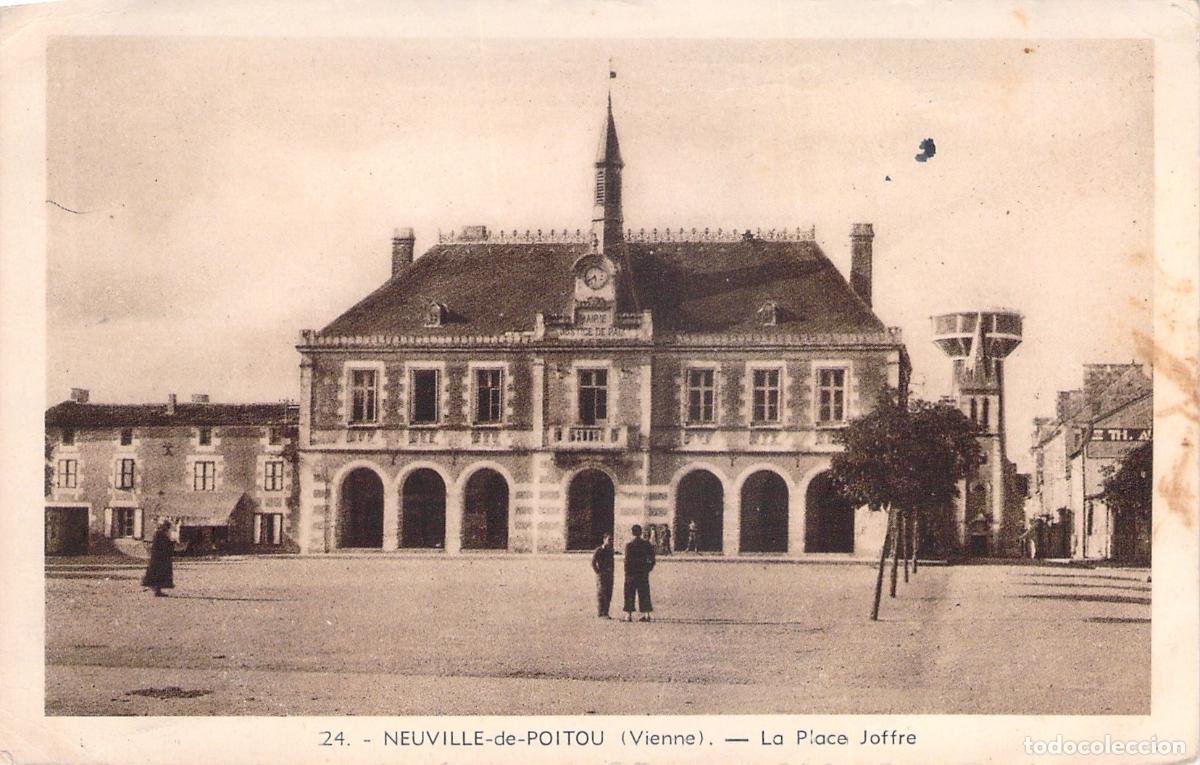 Postales: Postal de Neuville-de-Poitou, La Place Joffre, Francia