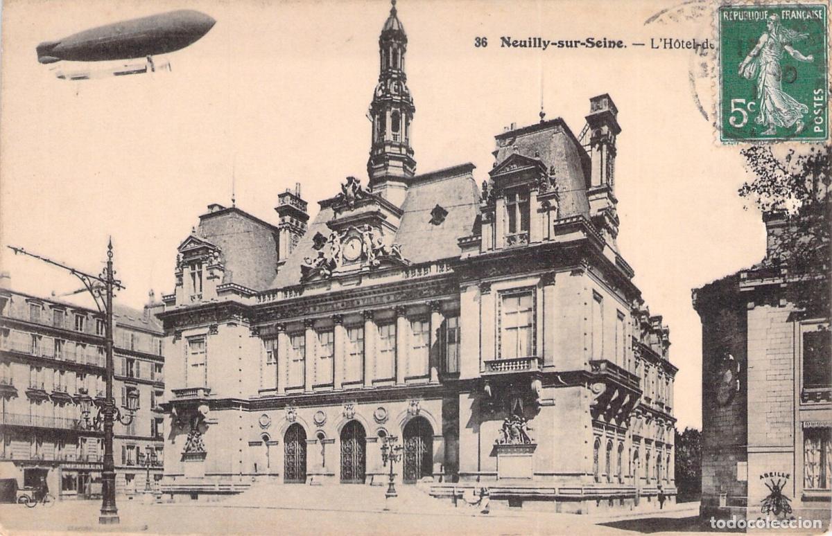 Postales: Postal de Neuilly-sur-Seine, H&ocirc;tel de Ville y Dirigible en el Cielo