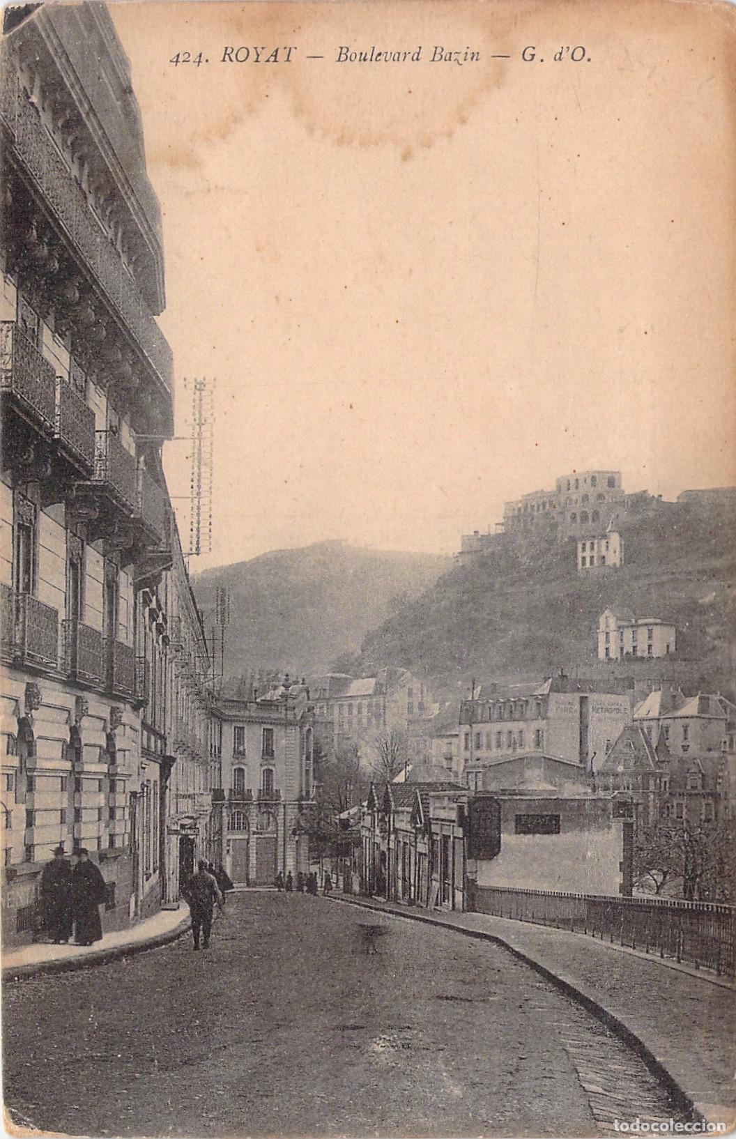 Postales: Postal de Royat - Boulevard Bazin - Escena de Calle en Francia