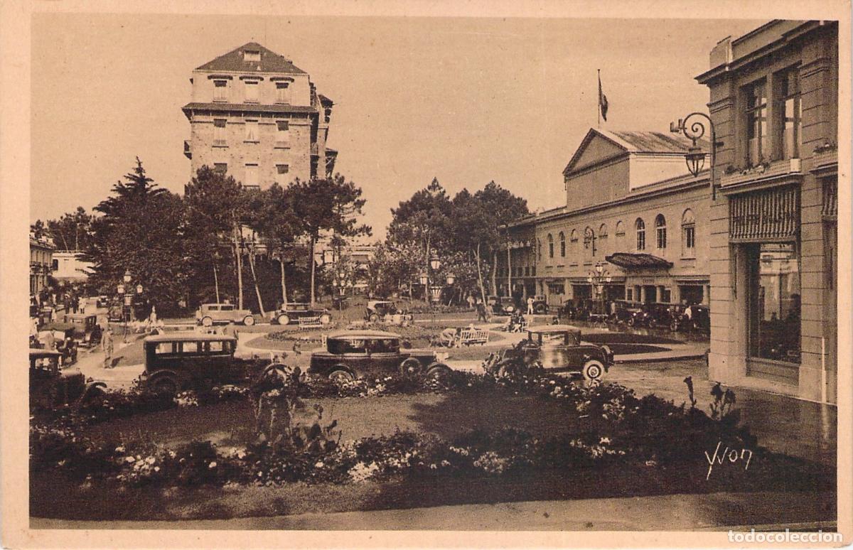 Postales: Postal de La Baule, Jardines del Casino con Coches Antiguos, Francia