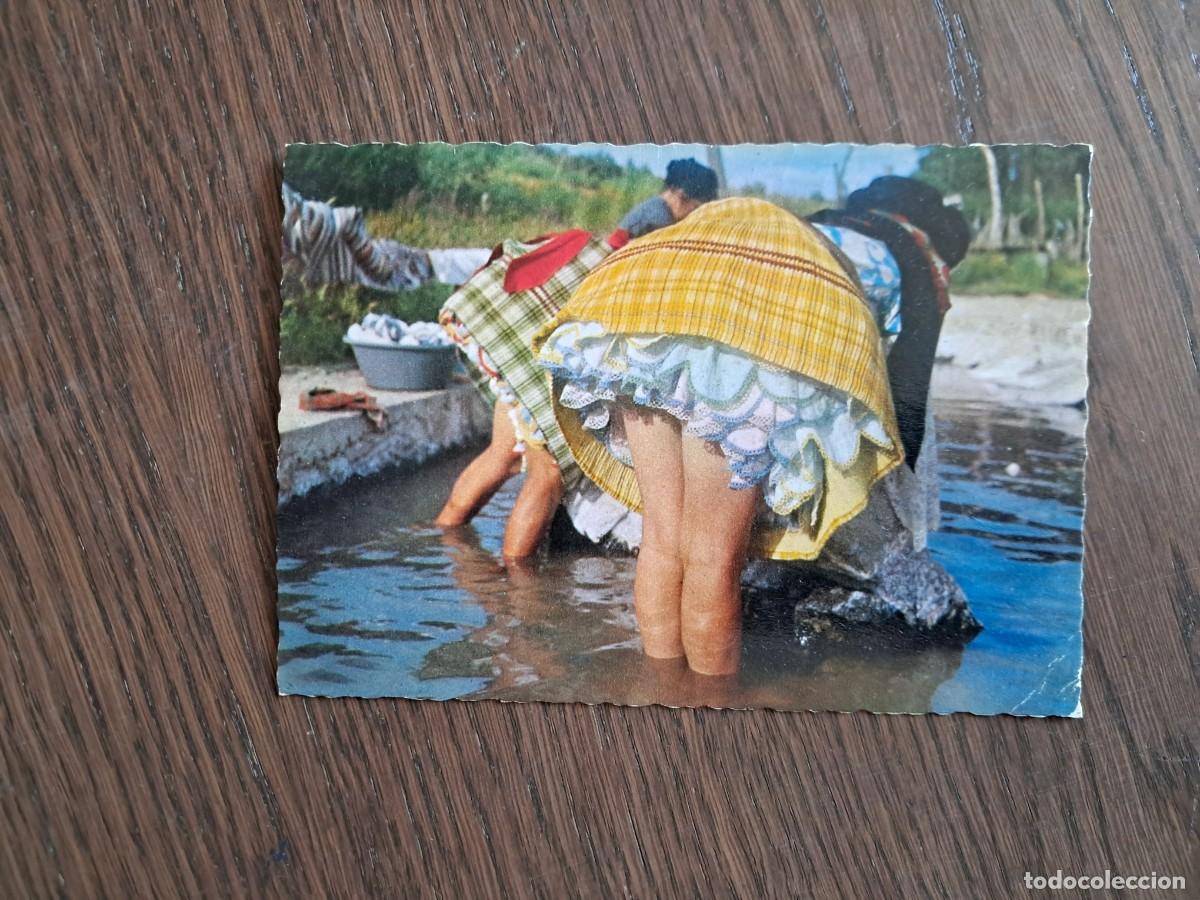 Postales: postal de Portugal, mujeres lavando ropa en el r&iacute;o, Nazar&eacute; n&ordm; 831. escrita.