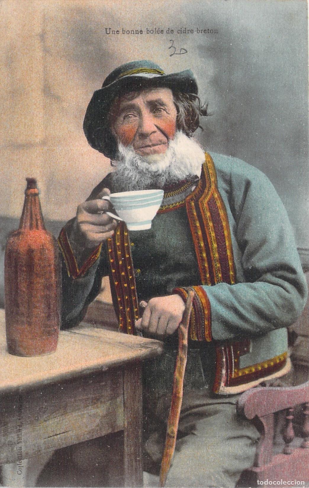 Postales: Postal de Hombre con Traje Tradicional Bret&oacute;n y Sidra de Quimper