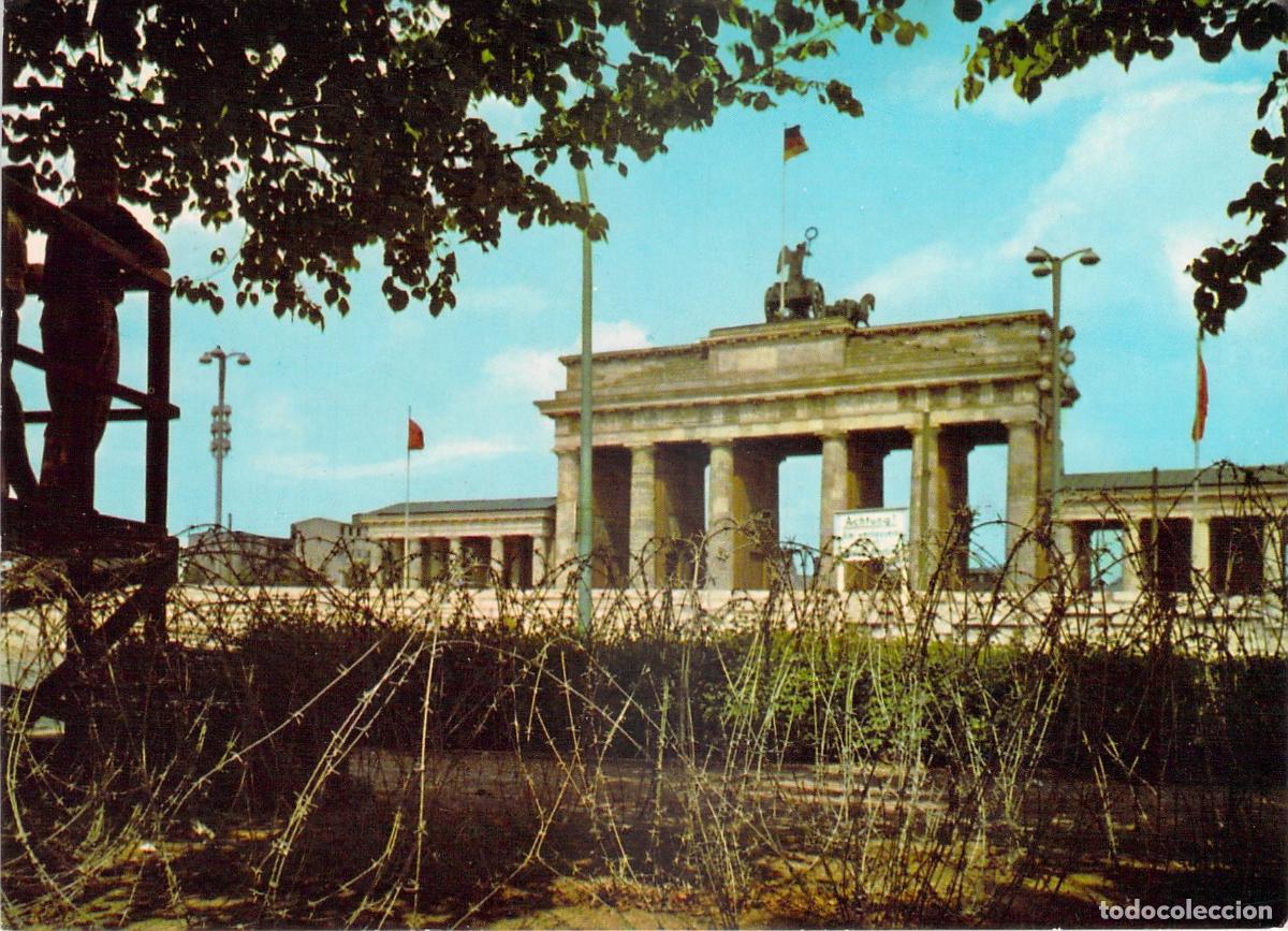 Postales: Postal Puerta de Brandeburgo con Muro de Berl&iacute;n y Alambre de Espino