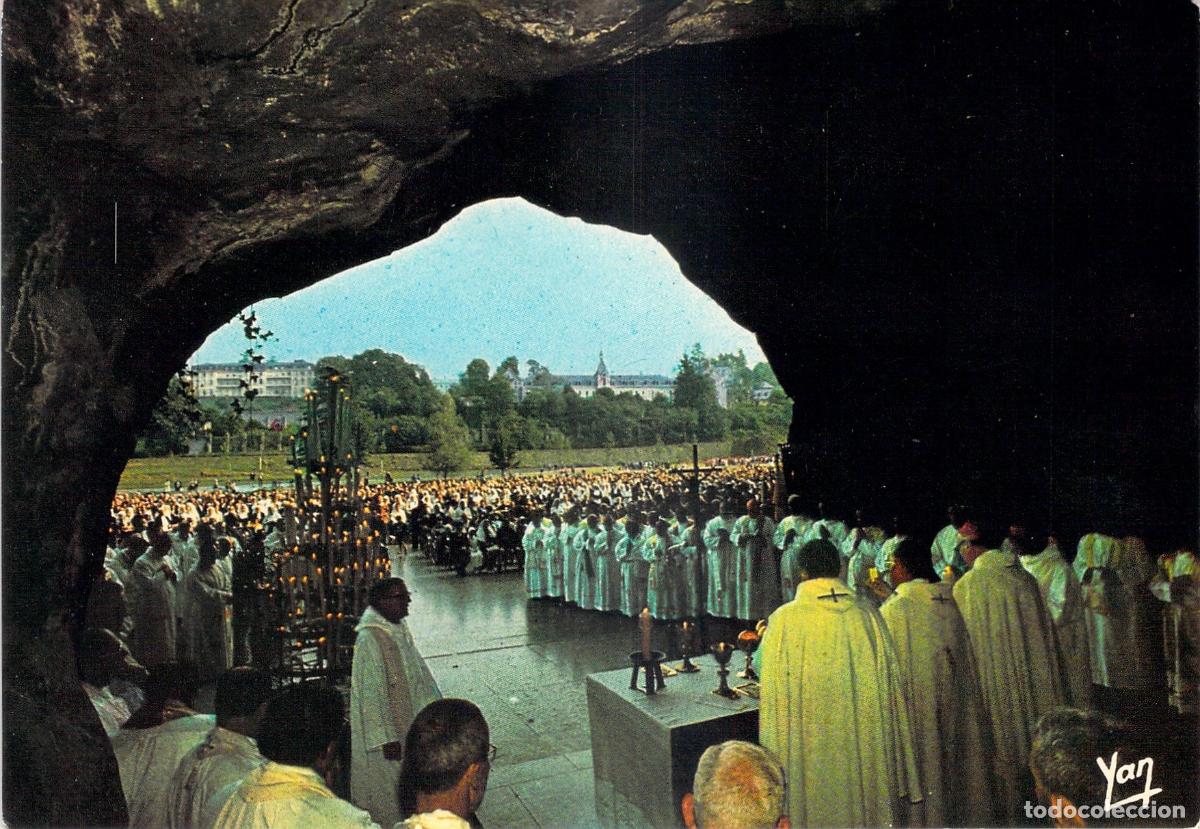 Postales: Postal de la Gruta Milagrosa de Lourdes en Concelebraci&oacute;n