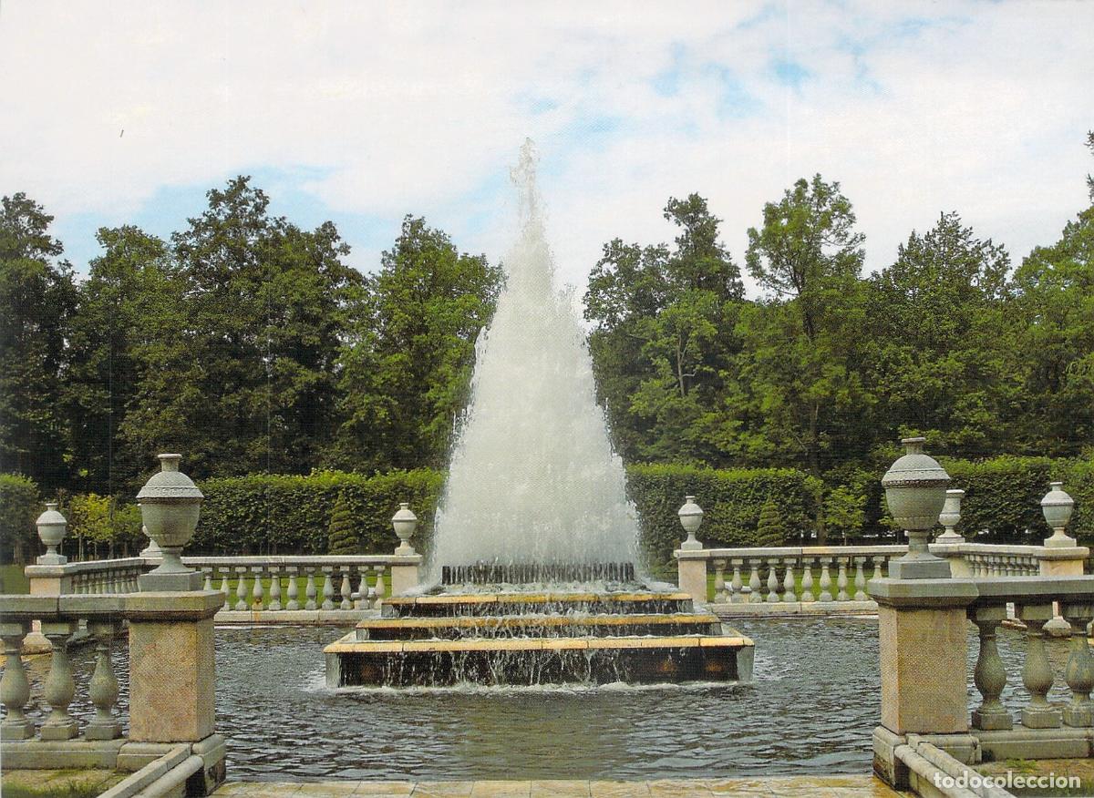 Postales: Postal de la Fuente de la Pir&aacute;mide en Peterhof Rusia