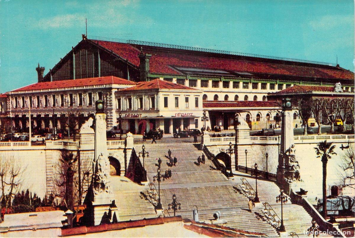 Postcards: Postal de la Estaci&oacute;n de Saint-Charles y Escalinata Monumental en Marsella
