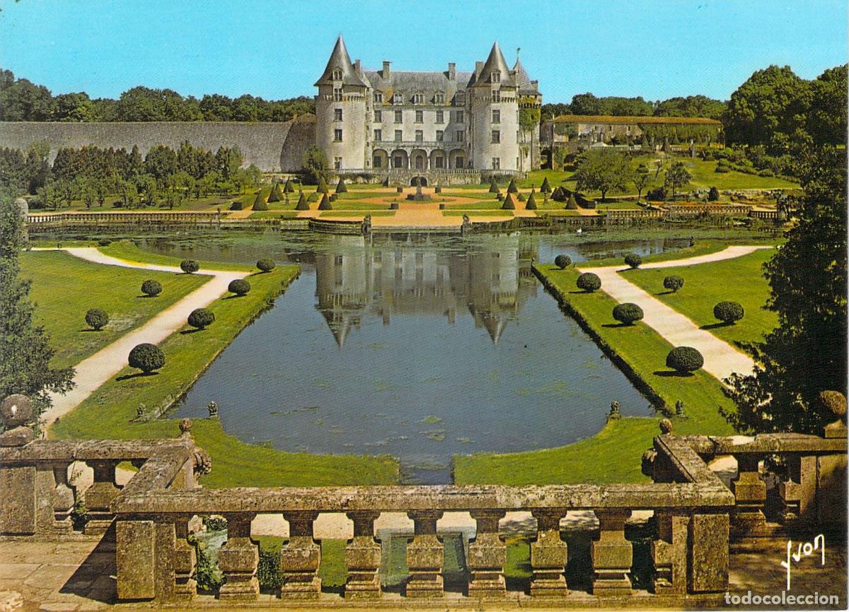 Postcards: Postal del Castillo de la Roche Courbon en Saint-Porchaire, Francia