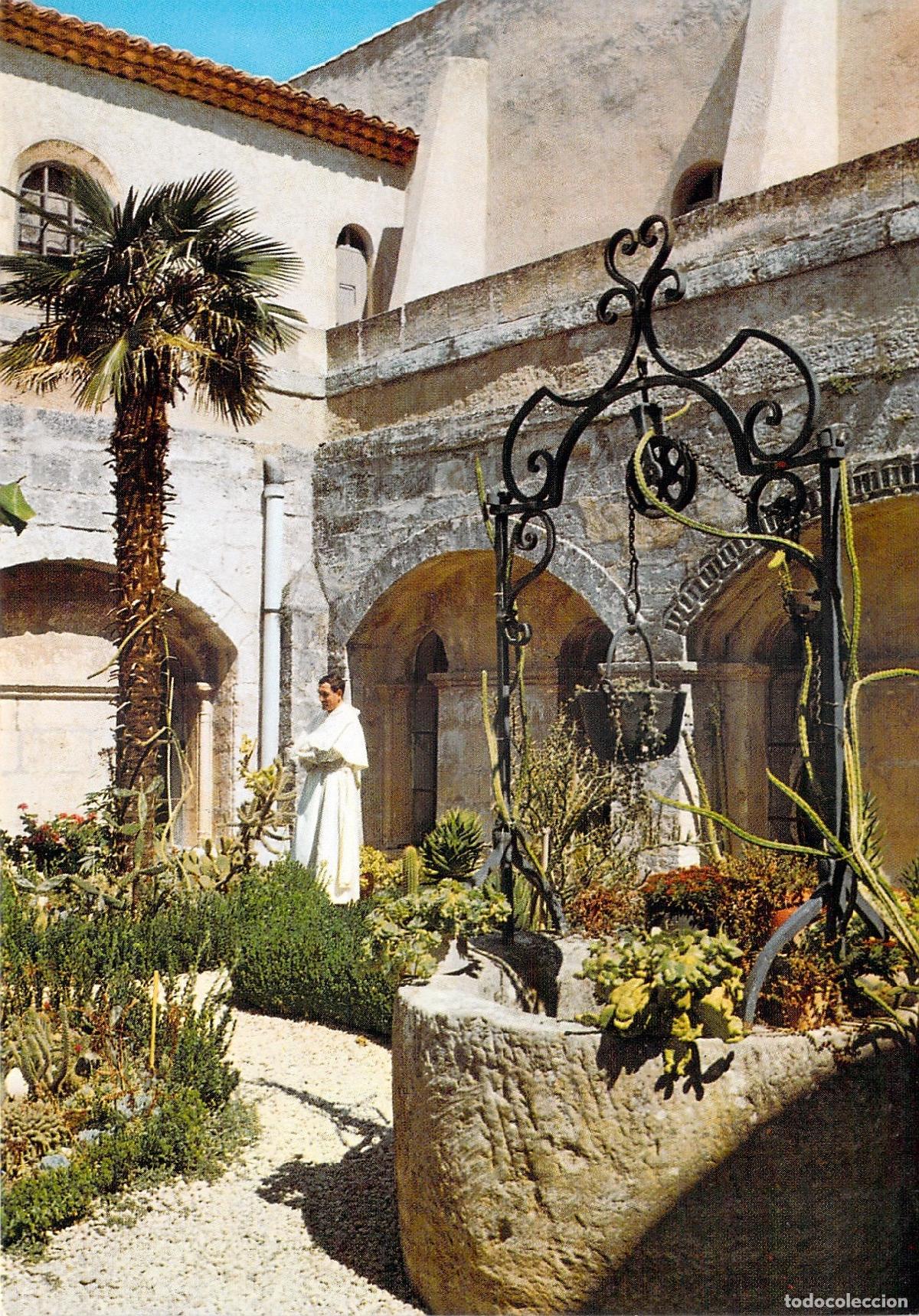 Postcards: Postal Claustro y Pozo de Abad&iacute;a de Saint-Michel-de-Frigolet