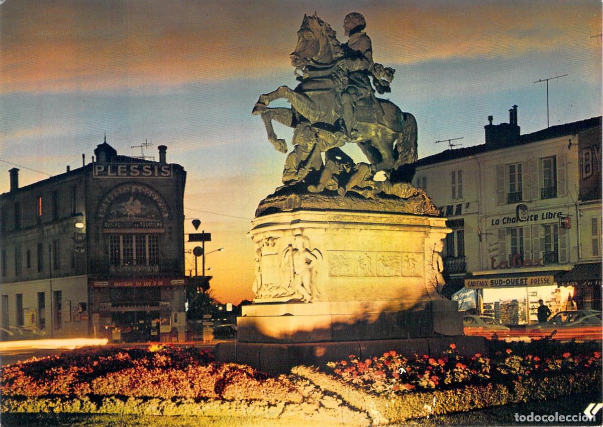 Postales: Postal de Cognac Francia - Estatua Ecuestre de Francisco I de Noche