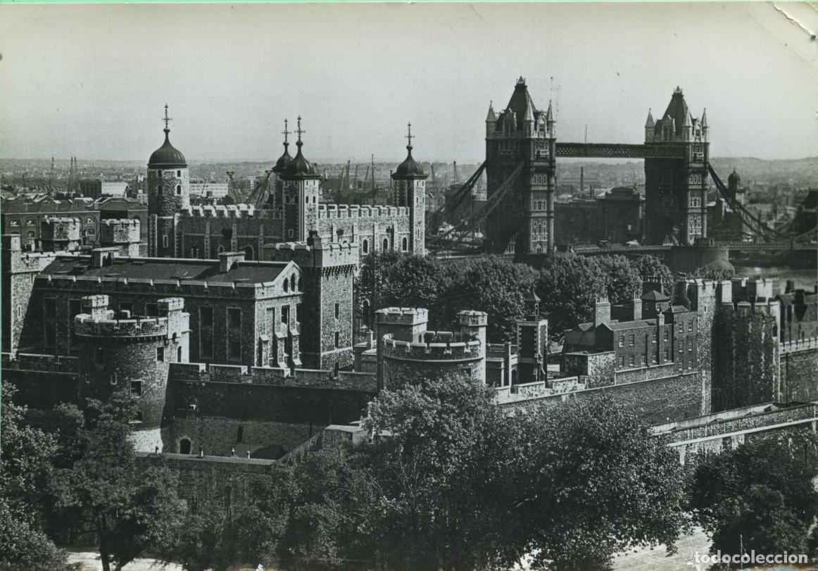 Postales: N&ordm; 7-The Tower and Tower Bridge. London. Sin circular. ED. MINISTRY OF PUBLIC BUILDING AND WORKS