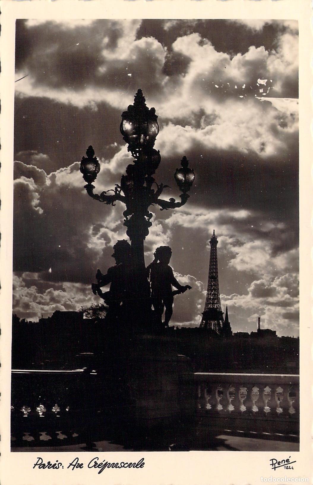 Postkarten: Postal de Par&iacute;s al Atardecer con la Torre Eiffel y Farola