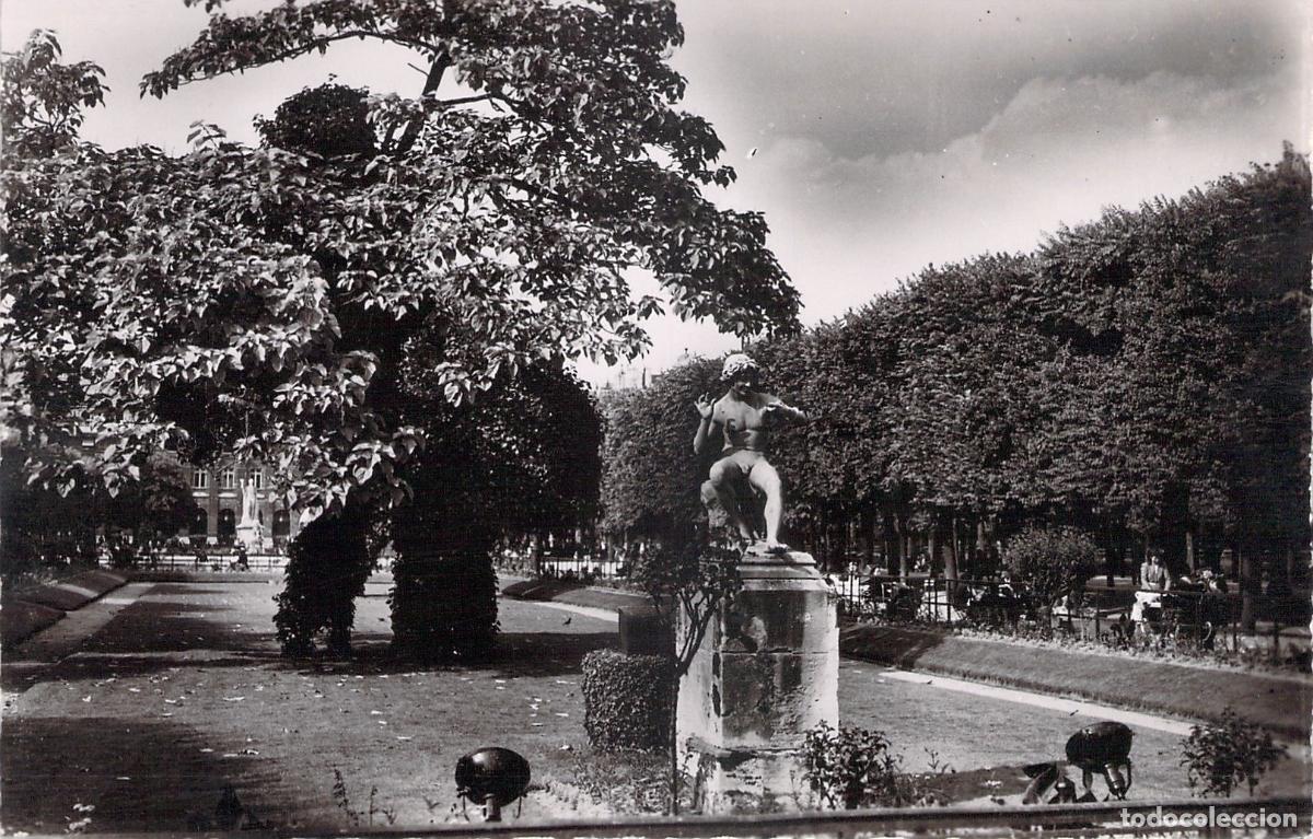 Postales: Postal del Jardin du Palais Royal en Par&iacute;s, Francia