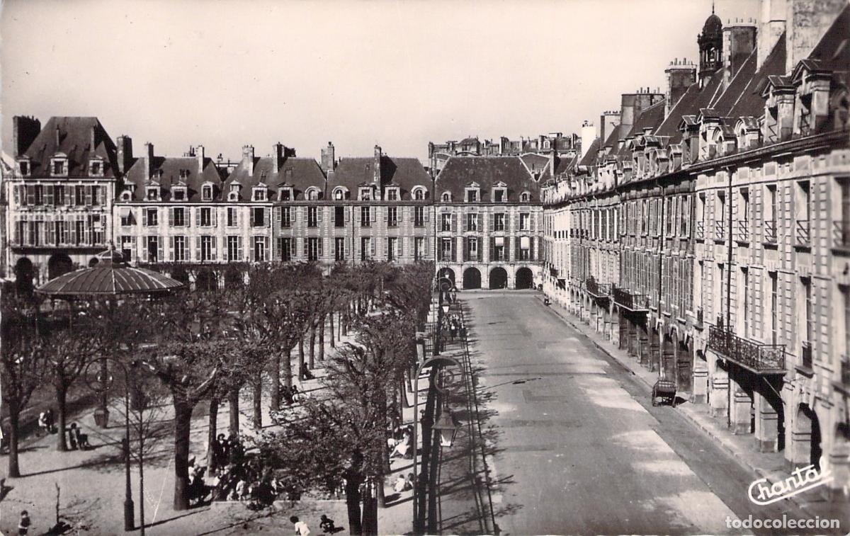 Postales: Postal de la Place des Vosges en Par&iacute;s con Arquitectura Cl&aacute;sica