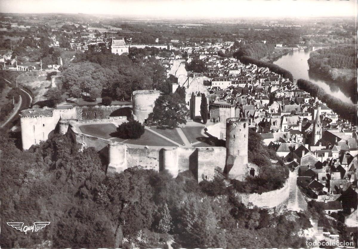 Postales: Postal de Chinon: Vista A&eacute;rea del Castillo y Ciudad