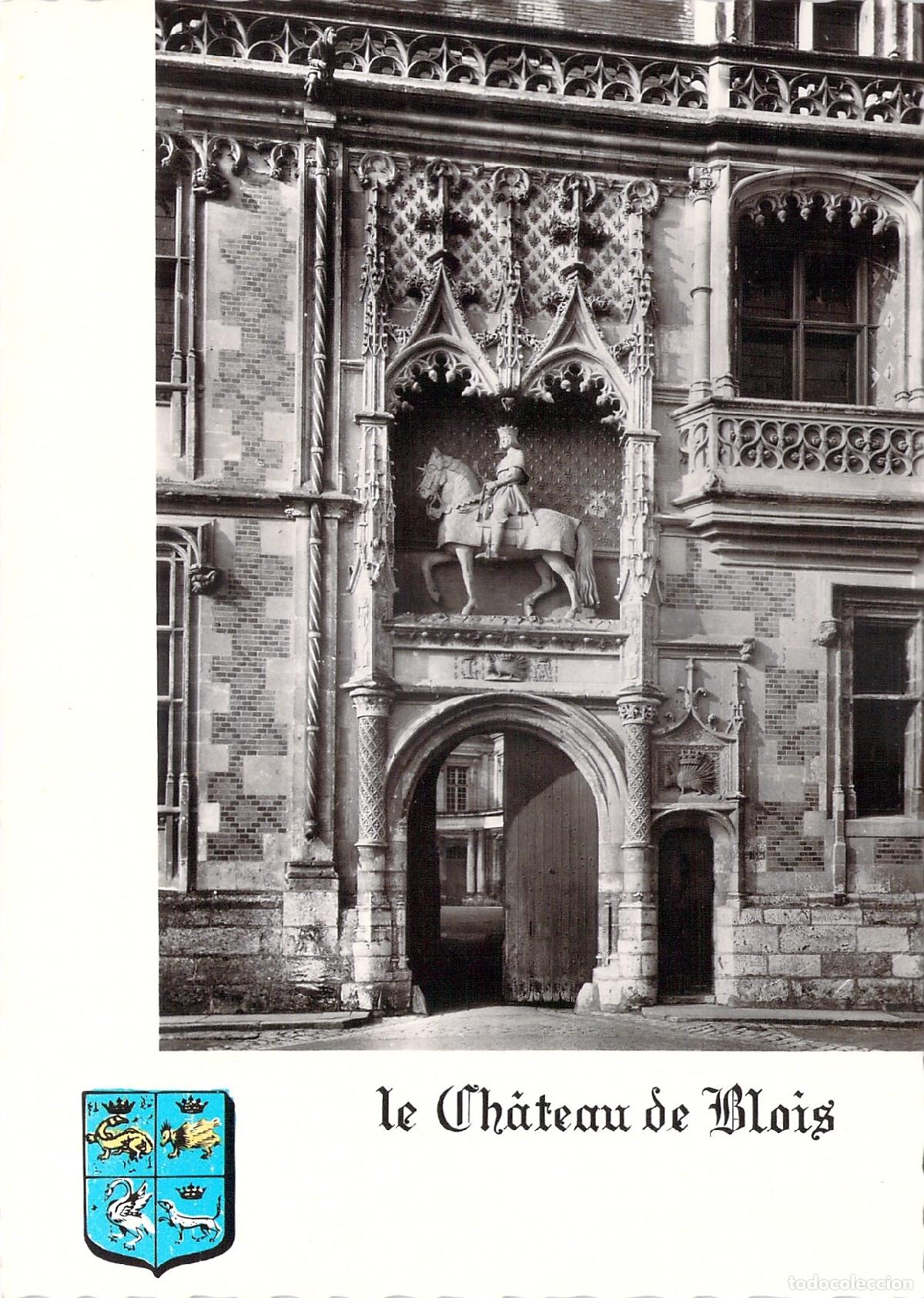Postales: Postal del Castillo de Blois: Entrada con Estatua Ecuestre de Luis XII