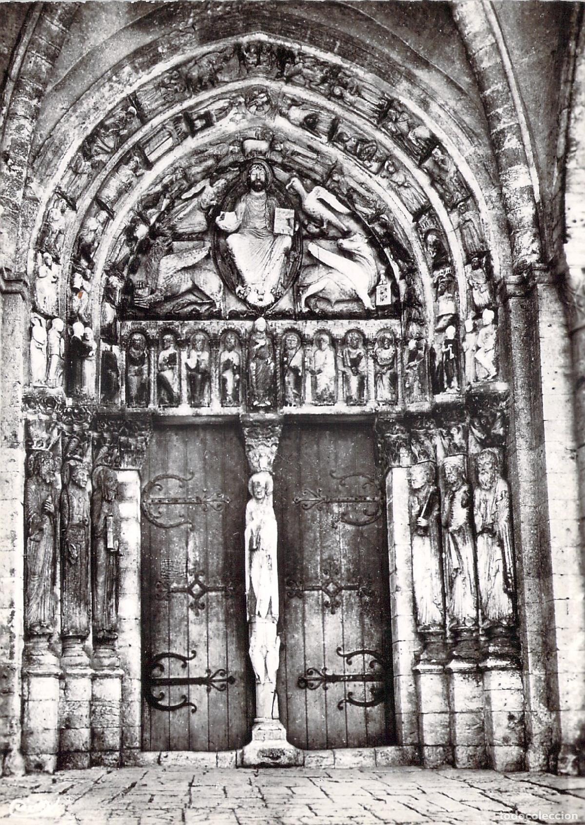 Postales: Postal Portal de la Iglesia de Saint-Loup-de-Naud, Francia